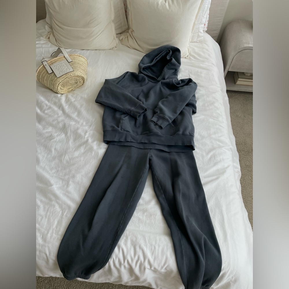 Aritzia TNA Set